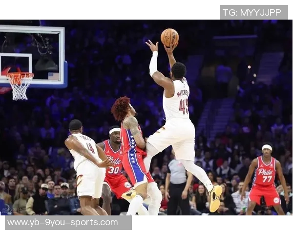 泰森巧妙利用诱饵战术助攻莫布里成功制胜展现团队精神